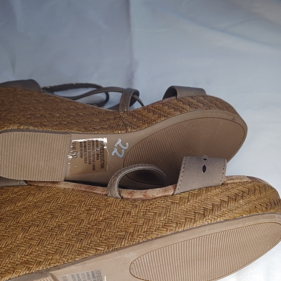 Jellypop Elegant Brown Strappy Sandals - Picture 12 of 14